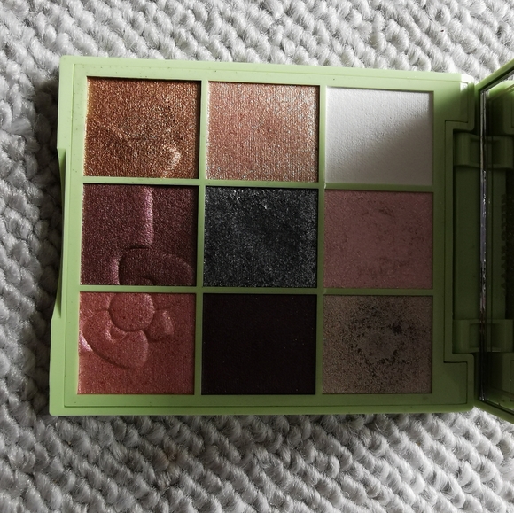 New not opened Eye shadows - Picture 3 of 3